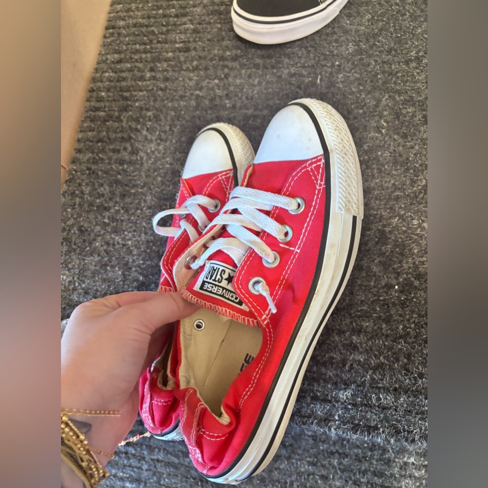 Red converse - Picture 4 of 4